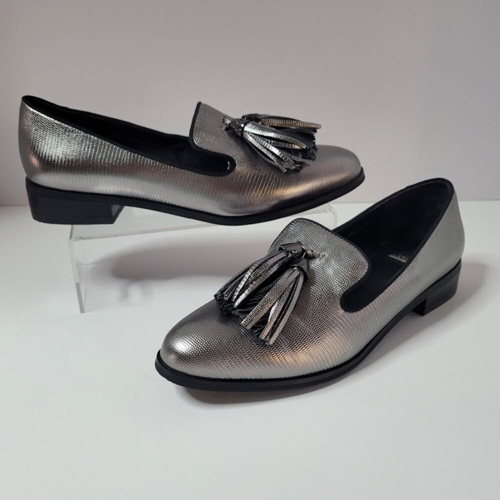 NWOT BEVIVO Silver and Black Tassel Loafers Women's sz 7.5